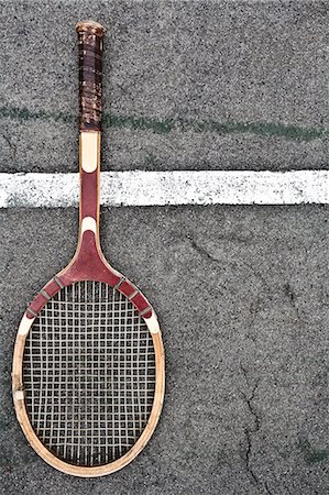 simsearch:649-06717344,k - Tennis racket on court Photographie de stock - Premium Libres de Droits, Code: 649-06717344