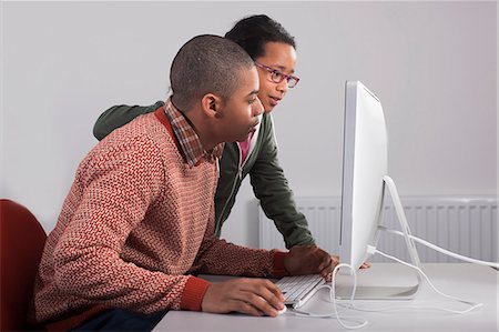 Children using computer together Stock Photo - Premium Royalty-Free, Code: 649-06717385