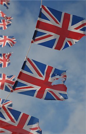 simsearch:700-06752249,k - British flags flying in sky Stockbilder - Premium RF Lizenzfrei, Bildnummer: 649-06717398