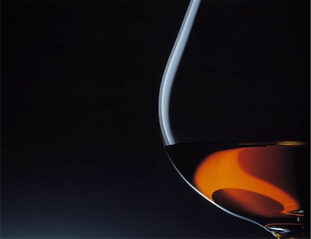 Close up of glass of brandy Foto de stock - Sin royalties Premium, Código: 649-06717421