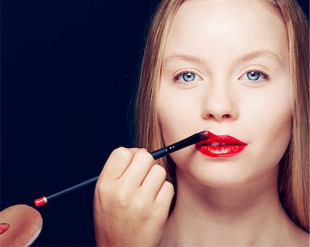 simsearch:614-06974550,k - Woman having makeup applied Stock Photo - Premium Royalty-Free, Code: 649-06717526