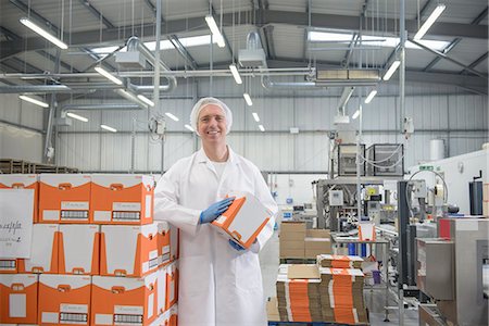 packing - Worker smiling in biscuit factory Stock Photo - Premium Royalty-Free, Code: 649-06717697