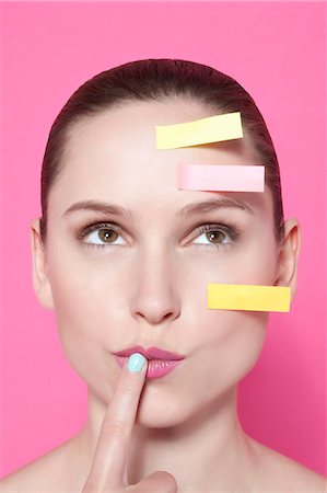 simsearch:649-06717580,k - Woman with sticky notes on face Foto de stock - Sin royalties Premium, Código: 649-06717829