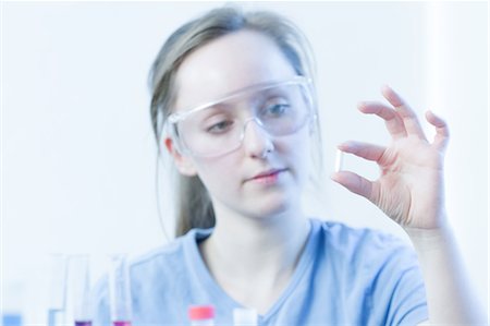 portrait woman focused - Scientist examining pill in lab Stock Photo - Premium Royalty-Free, Code: 649-06717879