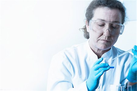 eye dropper and pipette woman - Scientist dropping liquid into beaker Stock Photo - Premium Royalty-Free, Code: 649-06717885