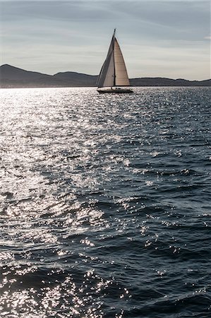 Sailboat on still lake Stock Photo - Premium Royalty-Free, Code: 649-06717889