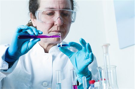 european mature women tubes - Scientist pouring liquid into petri dish Stock Photo - Premium Royalty-Free, Code: 649-06717881