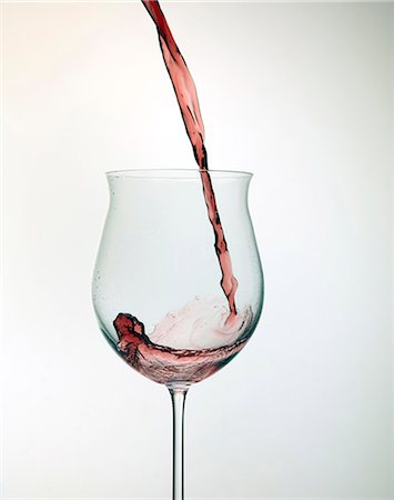 pouring - Wine pouring in glass Foto de stock - Sin royalties Premium, Código: 649-06717903