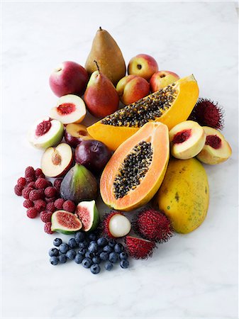 fruit and white background - Variety of fresh fruits Photographie de stock - Premium Libres de Droits, Code: 649-06812132