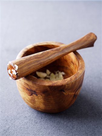 Wooden pestle and mortar with crushed garlic Stock Photo - Premium Royalty-Free, Code: 649-06812151