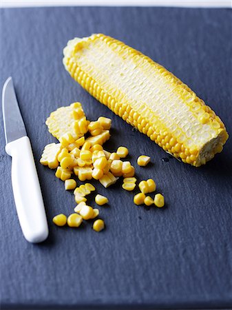 Corn on the cob and knife Foto de stock - Sin royalties Premium, Código: 649-06812153