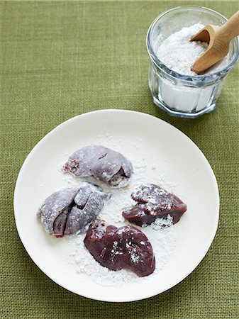 Chicken livers in flour Stockbilder - Premium RF Lizenzfrei, Bildnummer: 649-06812171