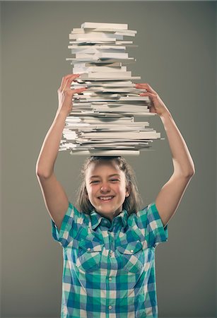 Girl carrying books on head Photographie de stock - Premium Libres de Droits, Code: 649-06812240