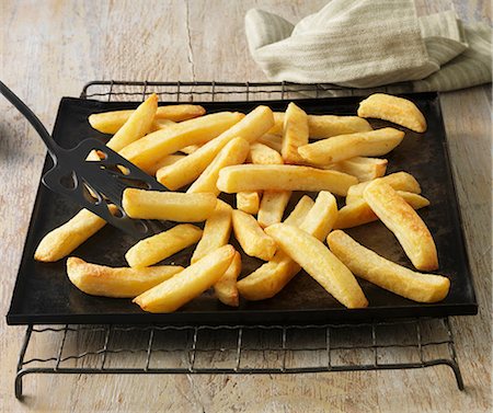 french fries - Chunky chips on baking sheet Stock Photo - Premium Royalty-Free, Code: 649-06812300