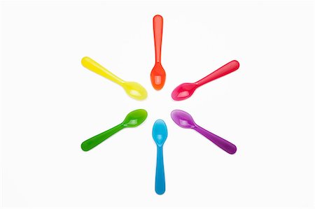 simsearch:649-06812407,k - Colourful plastic spoons in a circle Foto de stock - Sin royalties Premium, Código: 649-06812398