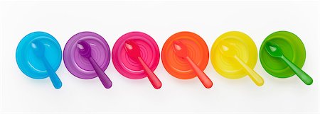 Colourful plastic spoons and bowls in a row Stockbilder - Premium RF Lizenzfrei, Bildnummer: 649-06812400