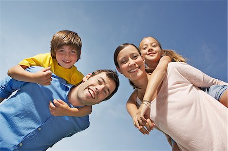 Portrait of family with two children from below Fotografie stock - Premium Royalty-Free, Codice: 649-06812442