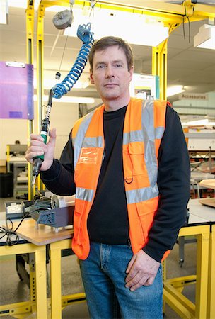 Man with machinery in electrical component factory Photographie de stock - Premium Libres de Droits, Code: 649-06812498