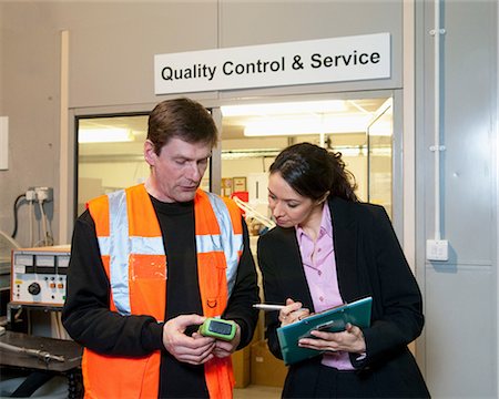 Quality control in a factory Photographie de stock - Premium Libres de Droits, Code: 649-06812503