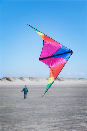 Boy flying kite on beach Stock Photo - Premium Royalty-Free, Code: 649-06812728