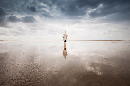 Woman on beach, Schleswig Holstein, Germany Photographie de stock - Premium Libres de Droits, Le code de l’image : 649-06812732