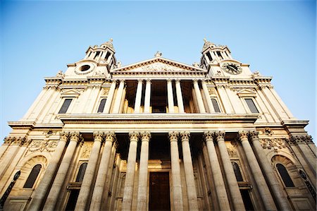 simsearch:400-05374322,k - St Paul's Cathedral entrance, London, England, UK Photographie de stock - Premium Libres de Droits, Code: 649-06812858