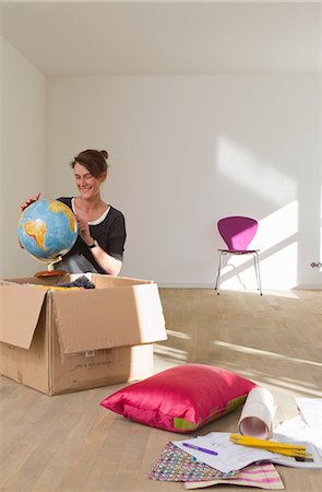 designer of interior decoration - Woman unpacking globe from cardboard box Stock Photo - Premium Royalty-Free, Code: 649-06829381