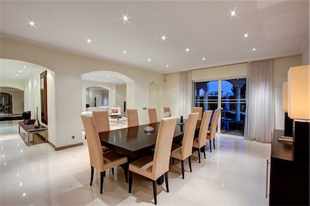 Luxury dining room in wealthy home Stockbilder - Premium RF Lizenzfrei, Bildnummer: 649-06829419