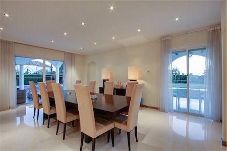 dining room without people - Luxury dining room in wealthy home Foto de stock - Sin royalties Premium, Código: 649-06829410