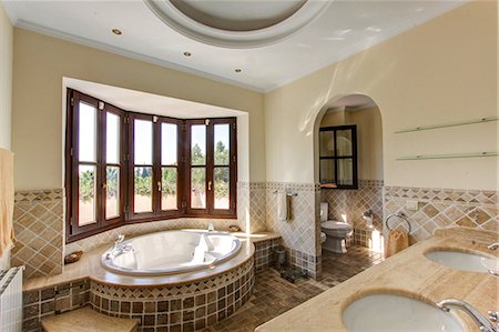 rich elegance - Luxury bathroom in villa Stock Photo - Premium Royalty-Free, Code: 649-06829429