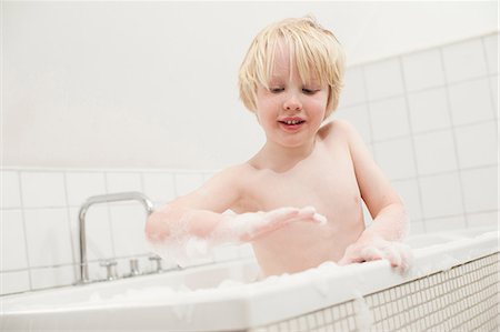 Boy looking at soapsuds in the bathtub Stock Photo - Premium Royalty-Free, Code: 649-06829464