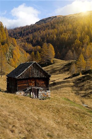 Wooden cabin in Alp Devero, Alpi, Piedmont, Italy Photographie de stock - Premium Libres de Droits, Code: 649-06829536