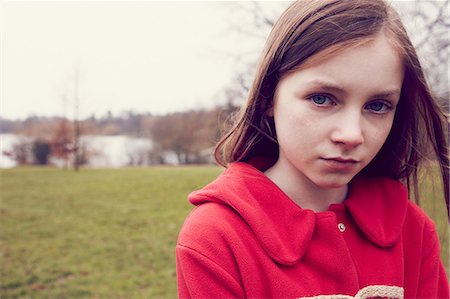 sad girl photos - Portrait of pensive girl outdoors Photographie de stock - Premium Libres de Droits, Code: 649-06829600