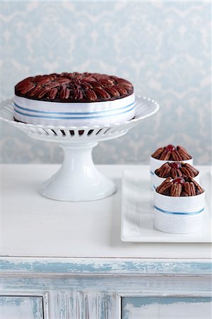 Fruitcake made with alcohol on cake stand Stock Photo - Premium Royalty-Free, Code: 649-06830050