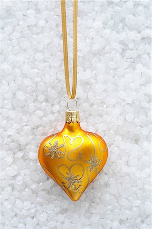 snow christmas nobody - Yellow and gold bauble Stock Photo - Premium Royalty-Free, Code: 649-06830066