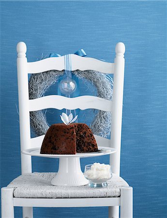 simsearch:614-06814103,k - Fruitcake on cake stand on white chair Stock Photo - Premium Royalty-Free, Code: 649-06830076