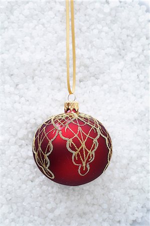snow christmas nobody - Red bauble with gold decoration Stock Photo - Premium Royalty-Free, Code: 649-06830071