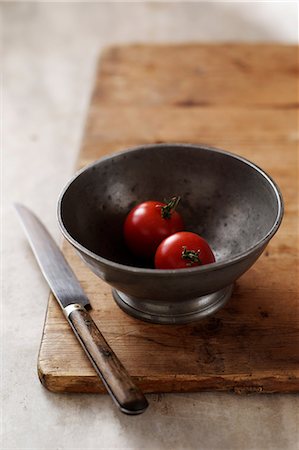 simsearch:649-06812208,k - Cherry tomatoes in bowl Foto de stock - Sin royalties Premium, Código: 649-06830099