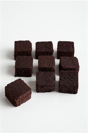schokoladenkuchen - Nine chocolate brownies arranged in square Stockbilder - Premium RF Lizenzfrei, Bildnummer: 649-06830142