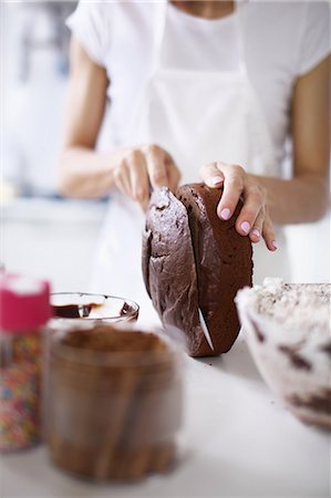 someone cutting cake - Woman slicing top off cake Stock Photo - Premium Royalty-Free, Code: 649-06830166