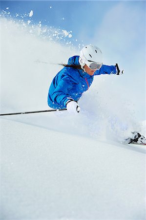 skieur (homme et femme) - Young woman skiing Photographie de stock - Premium Libres de Droits, Code: 649-06844057