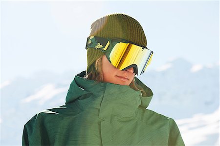 skieur (homme et femme) - Portrait of a young male snowboarder Photographie de stock - Premium Libres de Droits, Code: 649-06844050