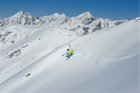 descente à ski - Man skiing on mountain Photographie de stock - Premium Libres de Droits, Code: 649-06844066