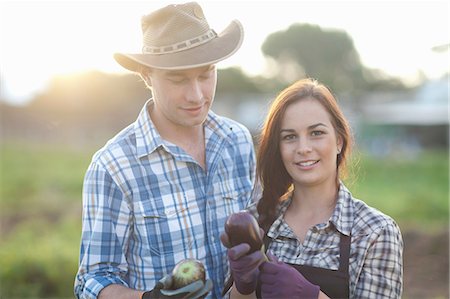 simsearch:649-06844256,k - Young farm workers with aubergines grown on farm Photographie de stock - Premium Libres de Droits, Code: 649-06844257