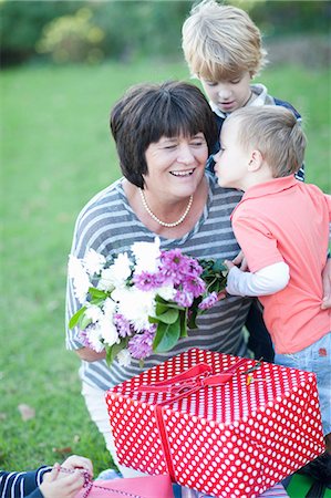 family fun outdoors summer grass - Grandmother with two grandsons and birthday gift Stock Photo - Premium Royalty-Free, Code: 649-06844307