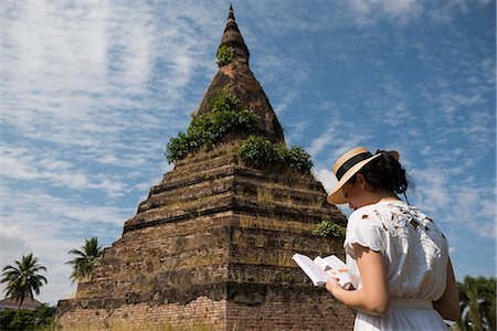 simsearch:649-06844461,k - Woman reading guidebook at That Dam, Vientiane, Laos Fotografie stock - Premium Royalty-Free, Codice: 649-06844453