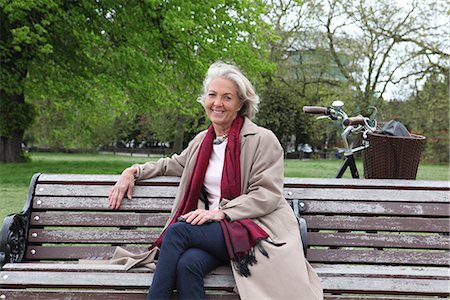 Senior woman sitting on park bench, portrait Stock Photo - Premium Royalty-Free, Code: 649-06844539