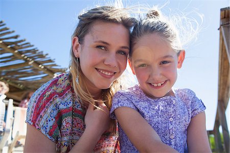 Portrait of mother and daughter in sunlight Stockbilder - Premium RF Lizenzfrei, Bildnummer: 649-06844655