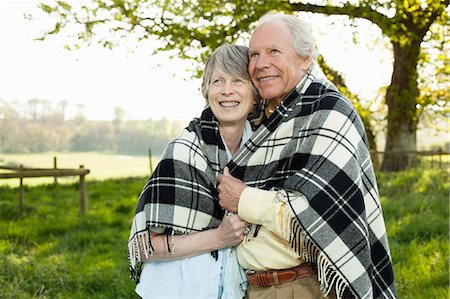 simsearch:649-03292962,k - Senior couple wrapped in shawl together Photographie de stock - Premium Libres de Droits, Code: 649-06844953