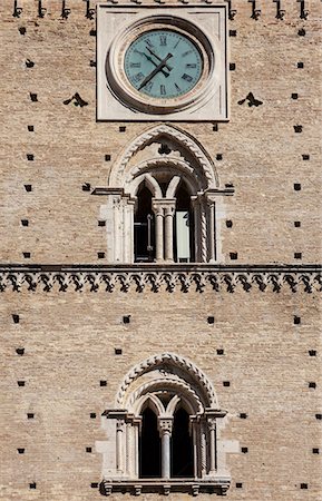 Close up detail of tower in Chieti, Abruzzo, Italy Photographie de stock - Premium Libres de Droits, Code: 649-06845296